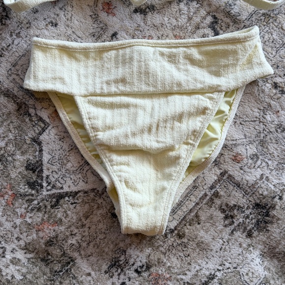 Montce Buttercream Rib Set - Picture 6 of 6